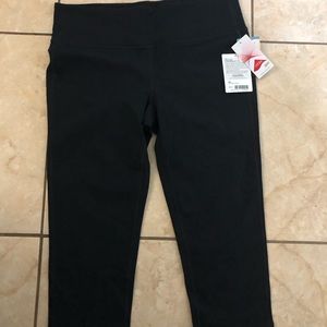 Athleta Pants - Nwt Athleta Chaturanga Capris in Black XL Athleta Pants - Nwt Athleta Chaturanga Capris in Black XL